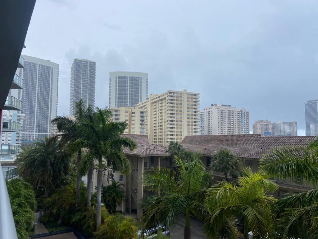 Amazing Studio Beach Walking Distance! 26B Plaja Hallandale Exterior foto